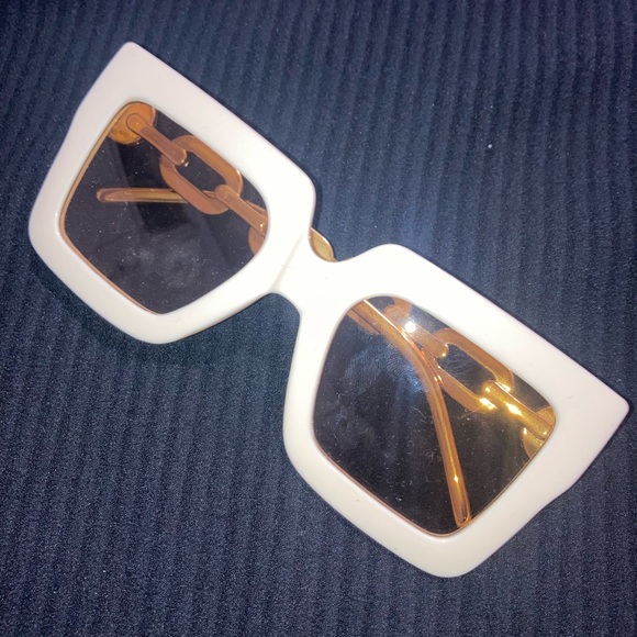 🧸 4FER BEBE, Doe and Rae shirt bundle - Picture 2 of 11